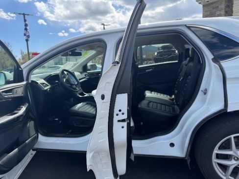 Used 2022 Ford Edge SEL image 9