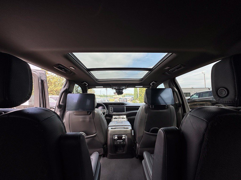 Used 2023 GMC Yukon Denali w/ Denali Reserve Package AWD/4WD image 37