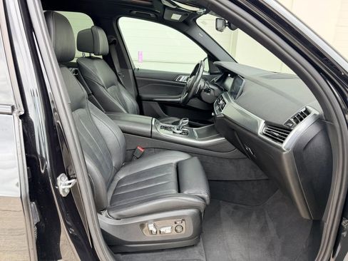 Used 2019 BMW X5 xDrive50i w/ M Sport Package AWD/4WD image 15