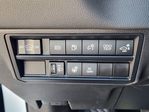 Used 2023 Toyota Sequoia Limited image 22