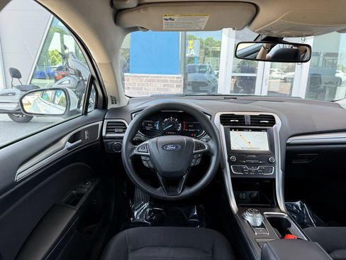 Used 2019 Ford Fusion SE FWD image 22