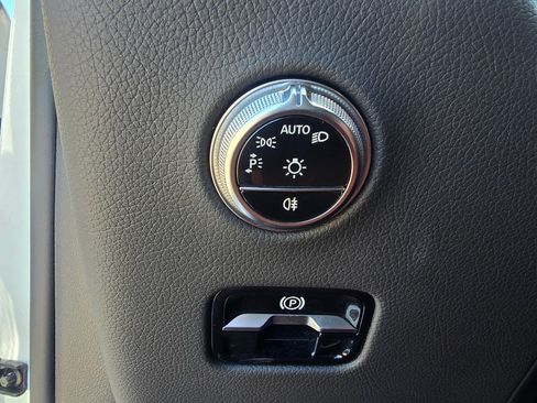 Used 2024 Mercedes-Benz GLC 300 4MATIC image 18
