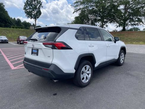 Used 2024 Toyota RAV4 LE AWD/4WD image 3