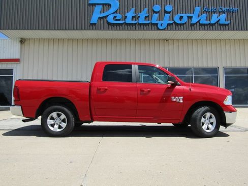 Used 2019 RAM 1500 Classic SLT w/ Luxury Group AWD/4WD image 2