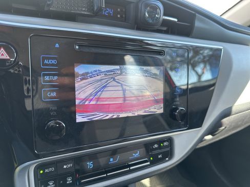 Used 2018 Toyota Corolla LE image 9