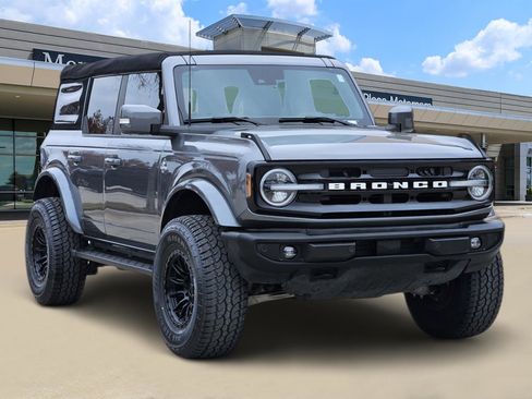 Used 2024 Ford Bronco Outer Banks image 2