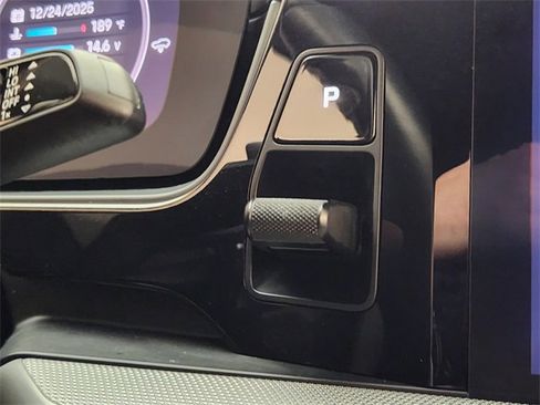 Used 2024 Porsche Cayenne Coupe image 20