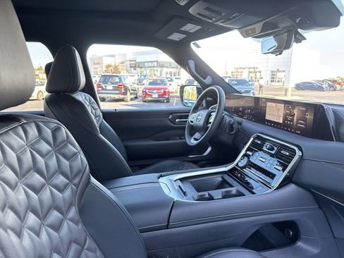 Used 2025 Nissan Armada Platinum AWD/4WD image 19