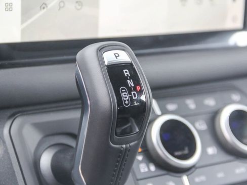 New 2025 Land Rover Defender 110 V8 image 18