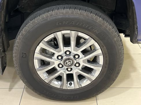 Used 2024 Toyota Tacoma Limited w/ Limited Package (LT) image 6