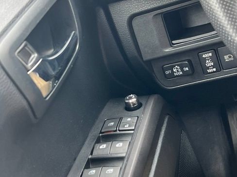 Used 2018 Toyota Tacoma TRD Sport AWD/4WD image 31