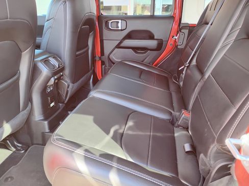 Used 2022 Jeep Wrangler Unlimited Sahara w/ Cold Weather Group image 17