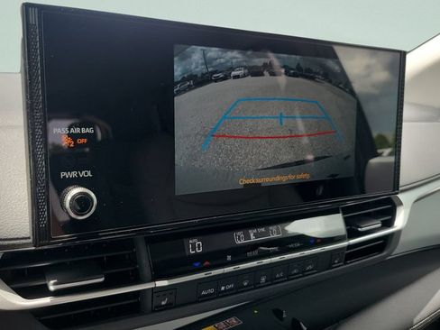 Certified 2026 Toyota Sienna XLE FWD image 18
