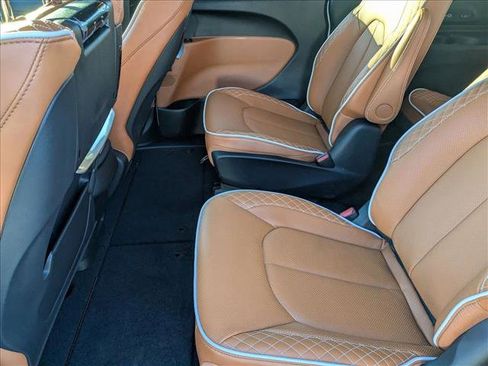 New 2026 Chrysler Pacifica Pinnacle image 17