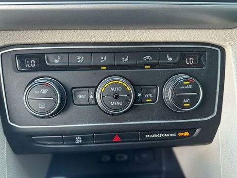 Used 2019 Volkswagen Atlas SE w/ Panoramic Sunroof Package FWD image 19