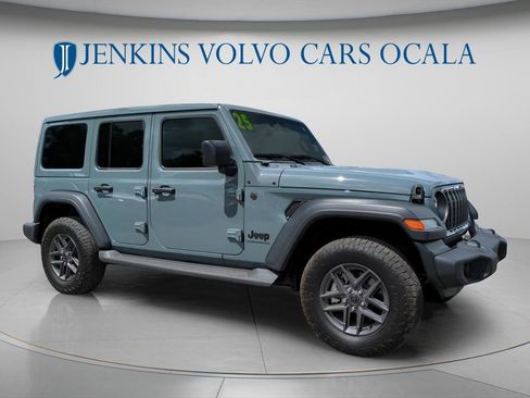 Used 2025 Jeep Wrangler Unlimited Sport AWD/4WD image 1