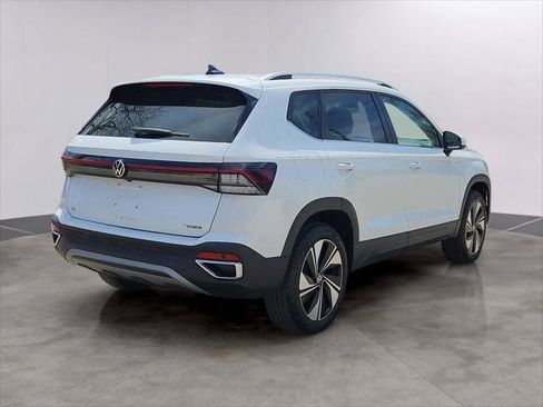Used 2025 Volkswagen Taos SE AWD/4WD image 7