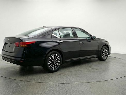 Used 2025 Nissan Altima 2.5 SV FWD image 9