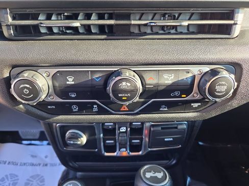 Used 2024 Jeep Wrangler Unlimited Sport AWD/4WD image 23