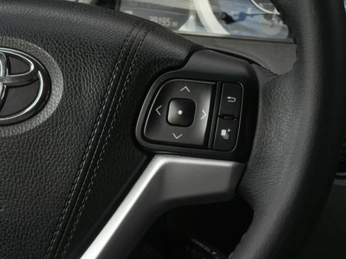 Used 2017 Toyota Sienna XLE w/ XLE Navigation Package FWD image 24