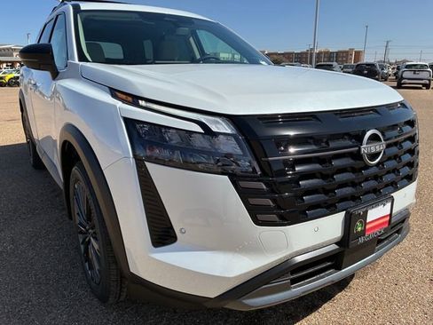 New 2026 Nissan Pathfinder SL image 8