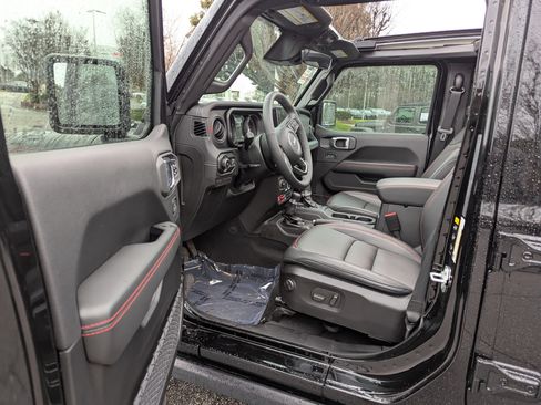 Used 2026 Jeep Wrangler Unlimited Rubicon w/ Technology Group image 8