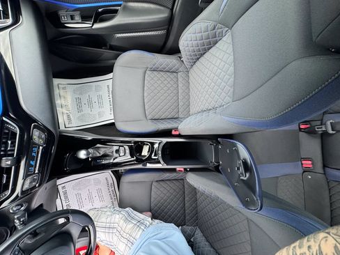 Used 2021 Toyota C-HR XLE FWD image 23