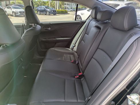 Used 2016 Honda Accord Touring image 16