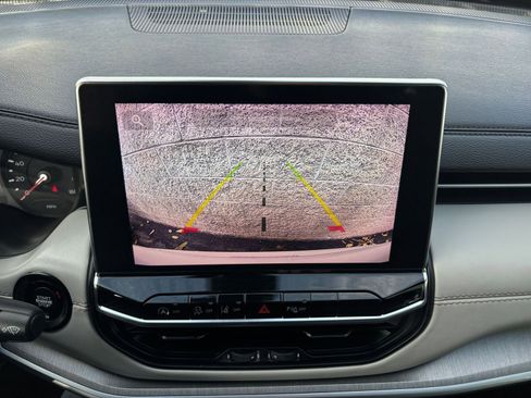 Used 2025 Jeep Compass Limited image 17