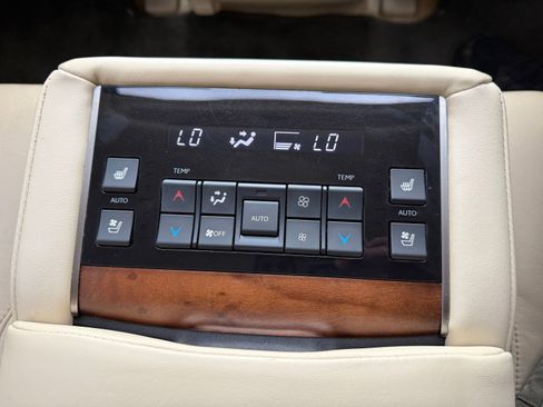 Used 2017 Lexus LX 570 4WD w/ Luxury Package image 37