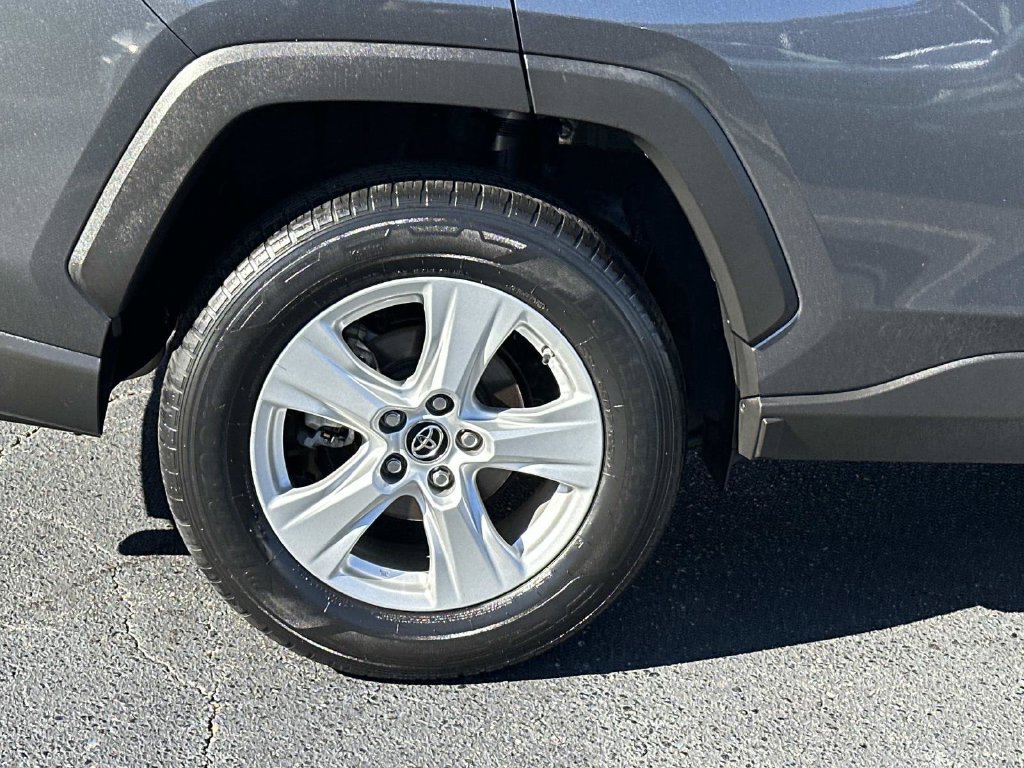 Used 2019 Toyota RAV4 XLE FWD image 8