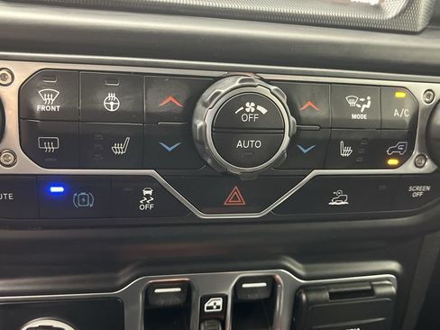 Used 2023 Jeep Wrangler Unlimited Sahara w/ Cold Weather Group AWD/4WD image 21