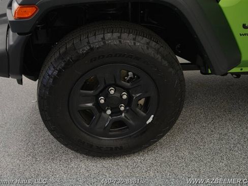 Used 2025 Jeep Wrangler Sport AWD/4WD image 38