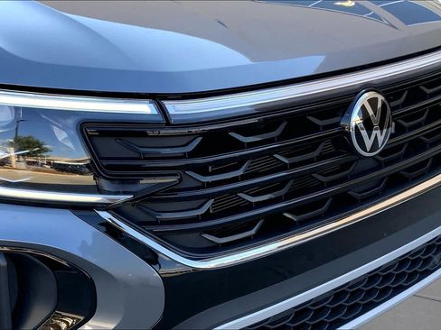 Used 2024 Volkswagen Atlas Cross Sport SE w/ Black Wheel Package AWD/4WD image 32