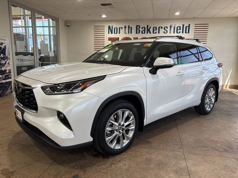 Certified 2026 Toyota Highlander Limited AWD/4WD image 1