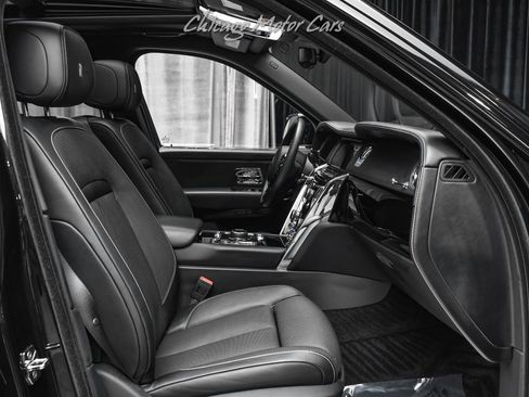 Used 2023 Rolls-Royce Cullinan w/ Cullinan Package AWD/4WD image 24