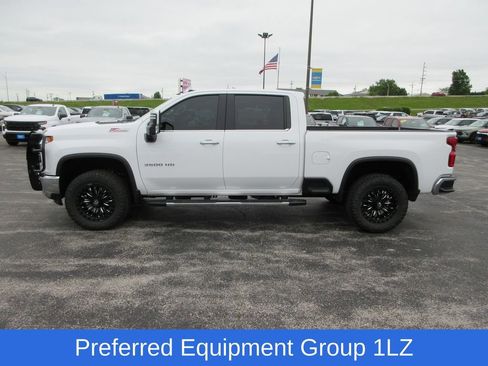 Used 2023 Chevrolet Silverado 3500 LTZ AWD/4WD image 2