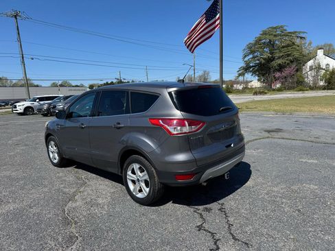 Used 2014 Ford Escape SE image 4