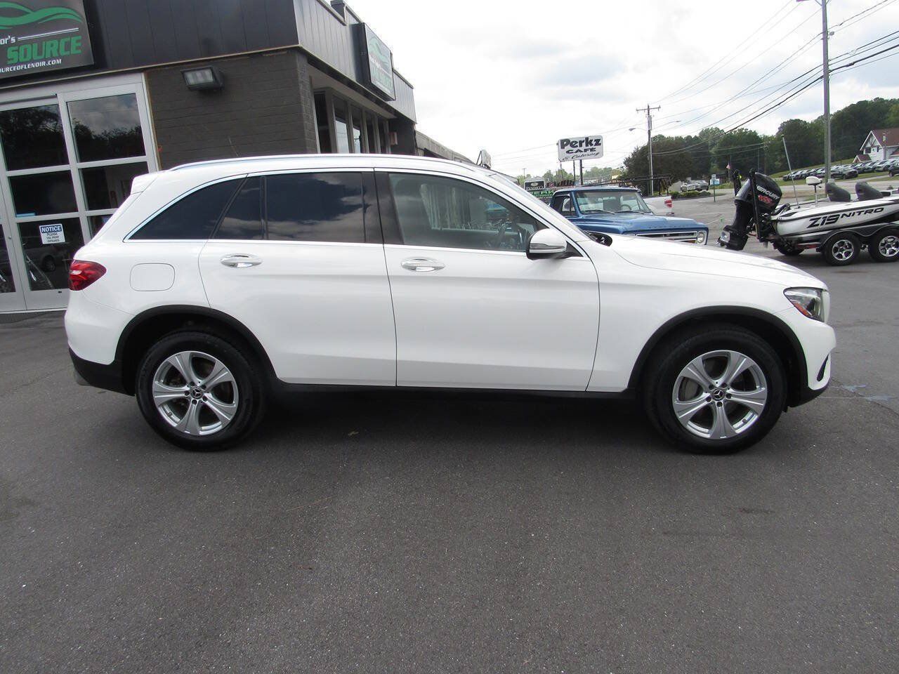 Used 2018 Mercedes-Benz GLC 300 4MATIC image 3