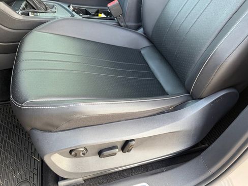 Used 2024 Volkswagen Tiguan SE R-Line image 31