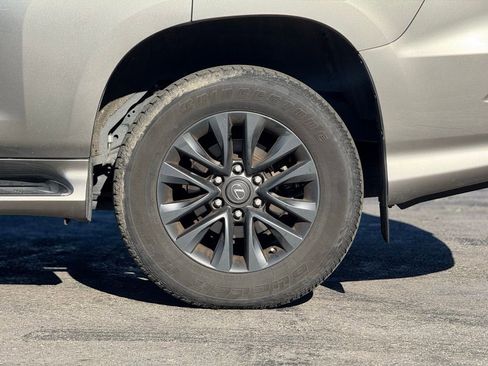 Used 2023 Lexus GX 460 Premium image 3