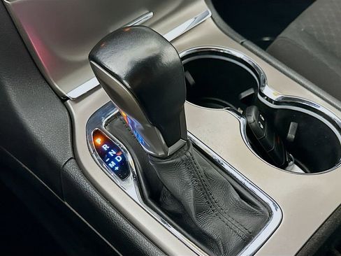 Certified 2021 Jeep Grand Cherokee Laredo image 23