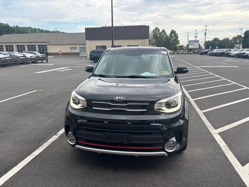 Used 2017 Kia Soul ! w/ Tech Package FWD image 2
