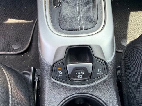 Used 2021 Jeep Compass Latitude w/ Sun and Sound Group AWD/4WD image 28