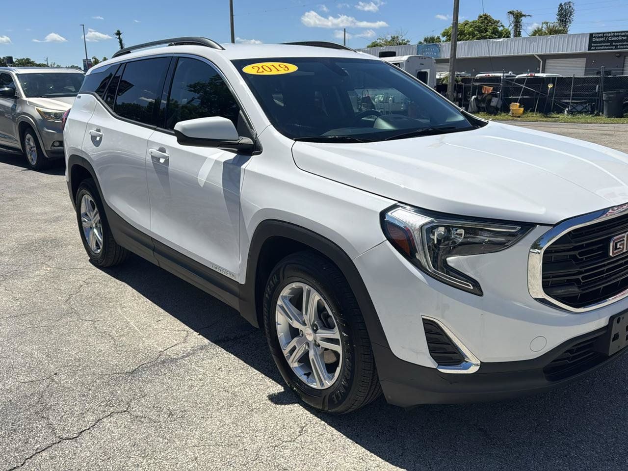 Used 2019 GMC Terrain SLE w/ Driver Convenience Package FWD image 4