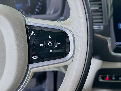 Used 2020 Volvo XC90 T5 Momentum w/ Protection Package Premier image 17