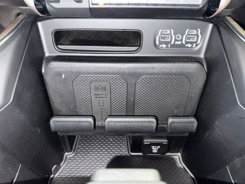 Used 2024 RAM 3500 Laramie image 37