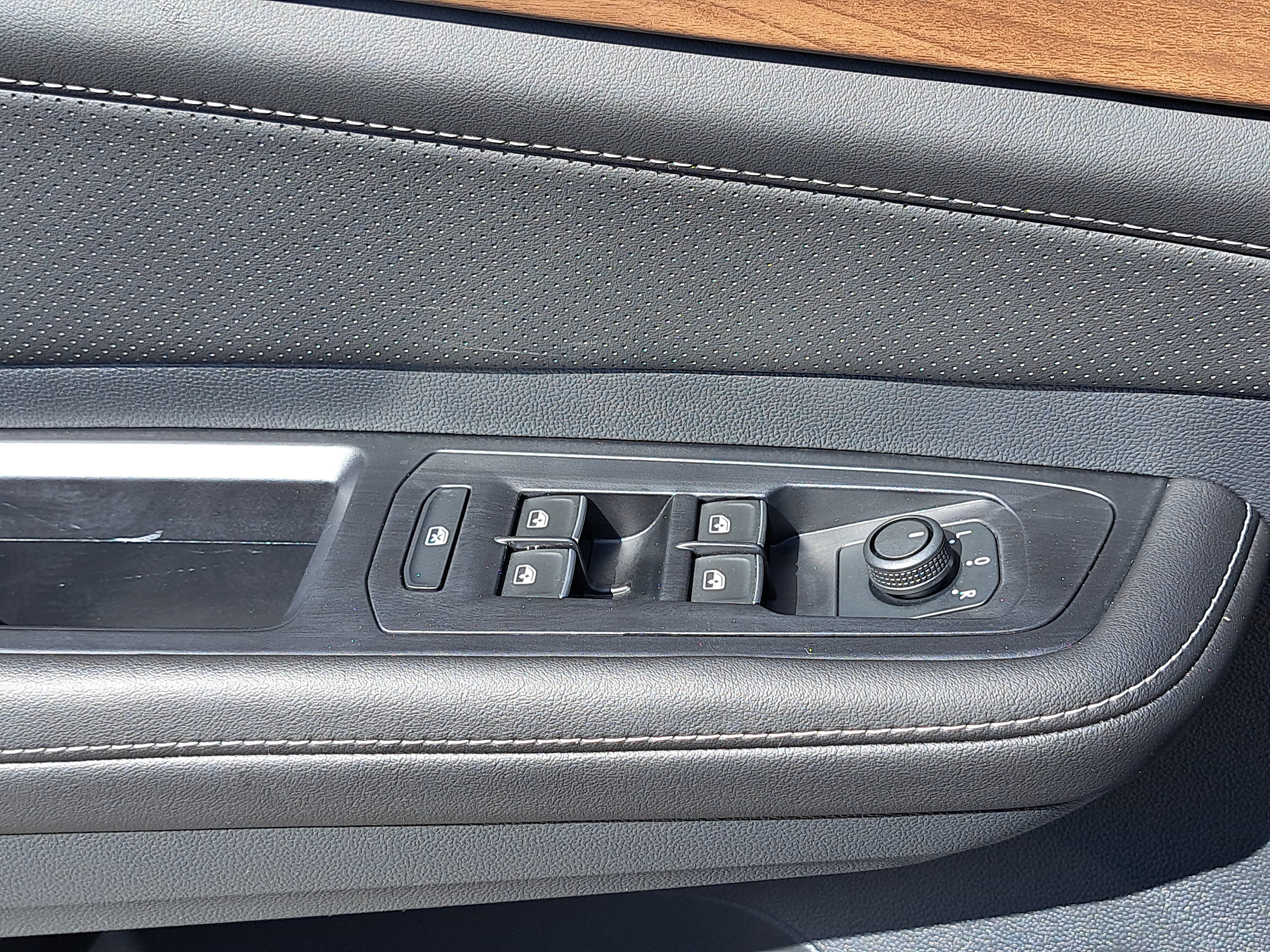 Used 2026 Volkswagen Atlas SE w/ Panoramic Sunroof Package FWD image 30