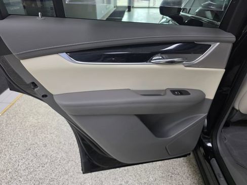 Used 2024 Cadillac XT6 Premium Luxury AWD/4WD image 9