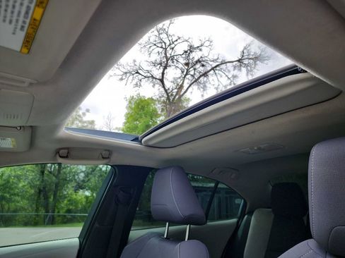 Used 2020 Toyota Corolla LE w/ LE Premium Package image 25